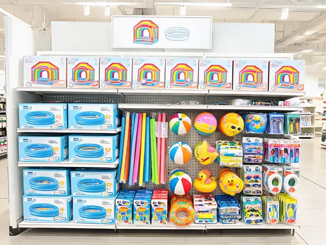 Seasonal retail display for outdoor play products